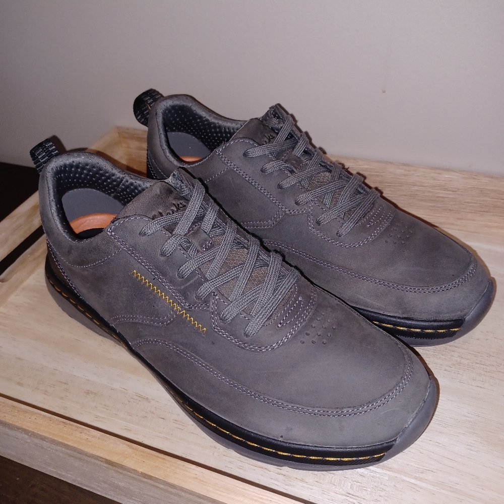 Clarks Men's Charcoal Grey Brushed Leather Slip Resistant Work Shoe